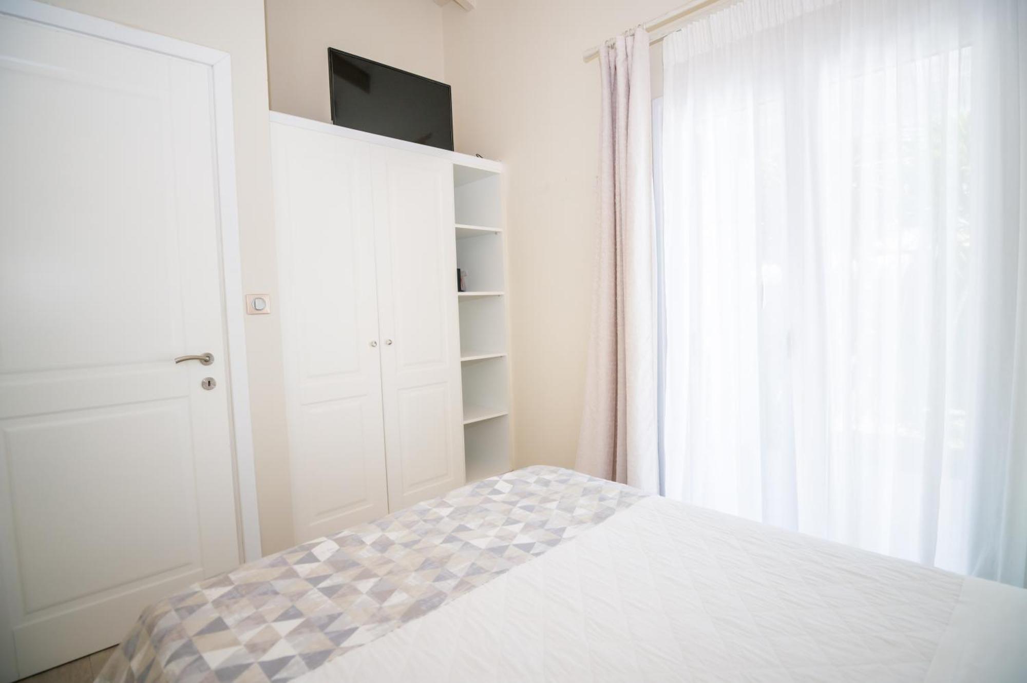 Ninos Corfu Villas Agios Georgios  Bilik gambar